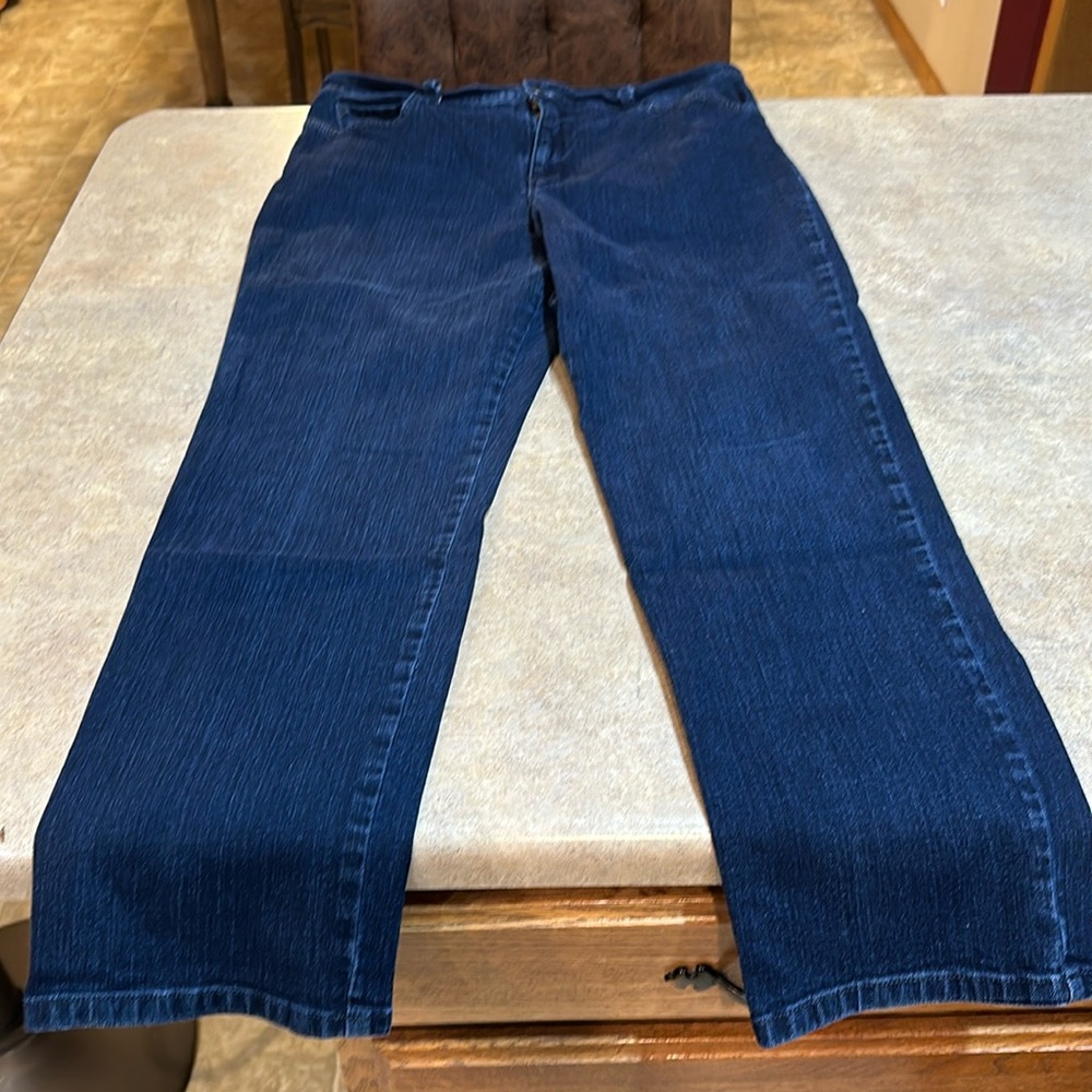 Women’s Gloria Vanderbilt jeans, size 14 inseam measures about 29”
